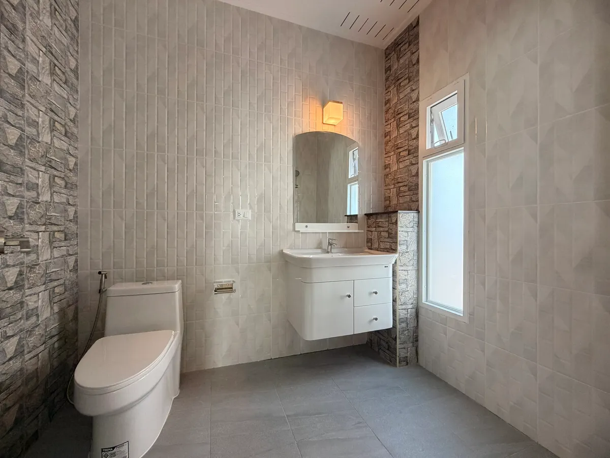 Brand New Modern Villa 3 bedrooms 2 bathrooms in Pong – Near Mabprachan Lake for SALE photo 8