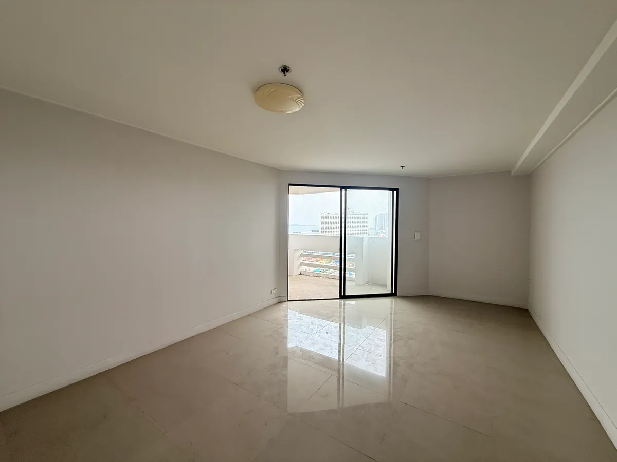 Great investment opportunity – renovate to your own style. photo 8