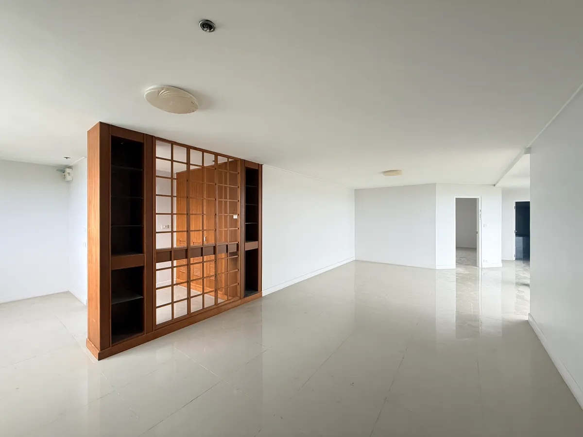 Great investment opportunity – renovate to your own style. photo 6