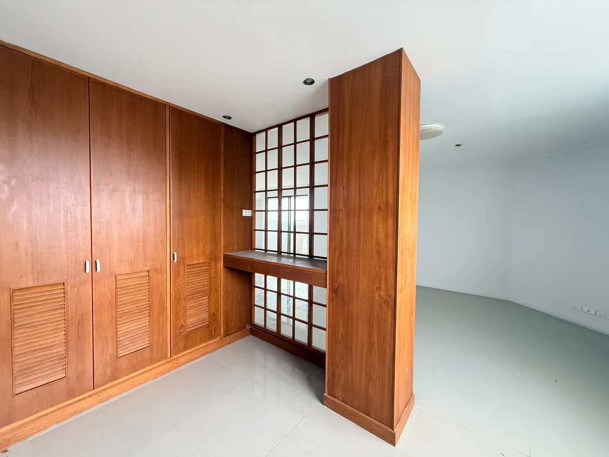 Great investment opportunity – renovate to your own style. photo 4
