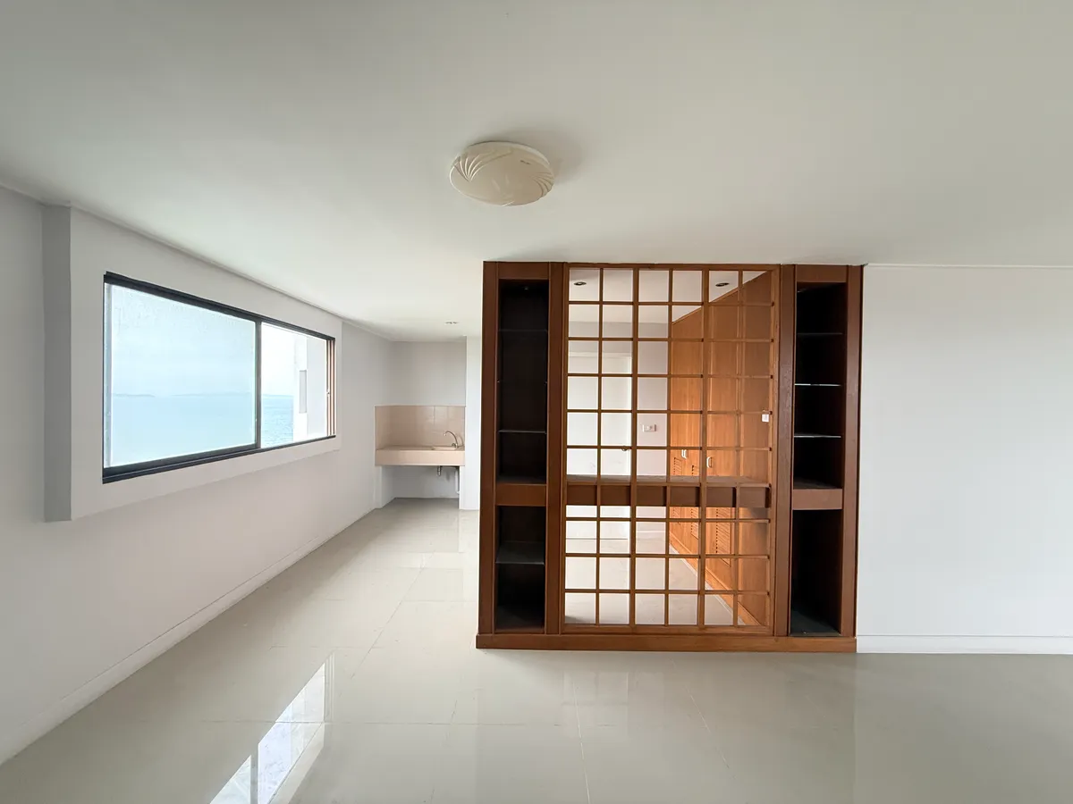 Great investment opportunity – renovate to your own style. photo 5