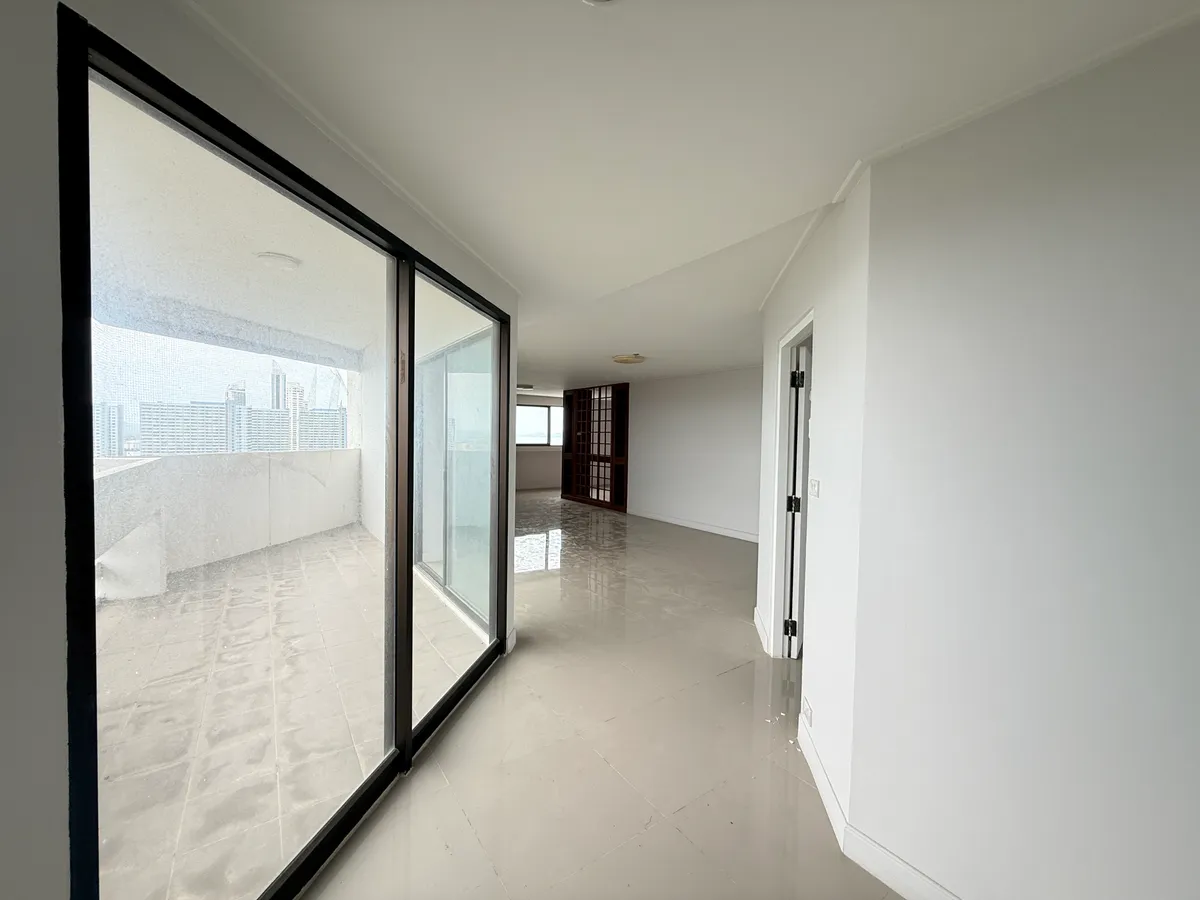 Great investment opportunity – renovate to your own style. photo 7