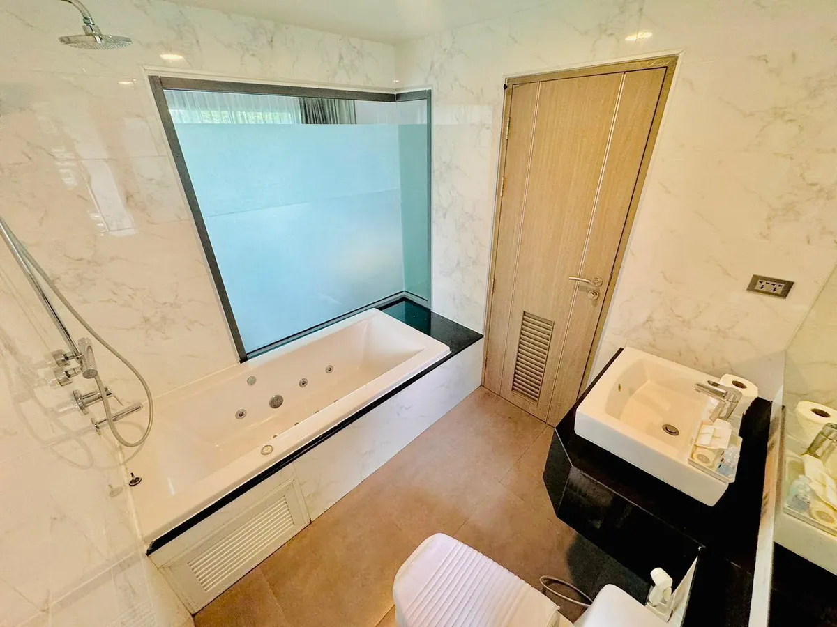 Condo for rent at Saint Senate photo 16