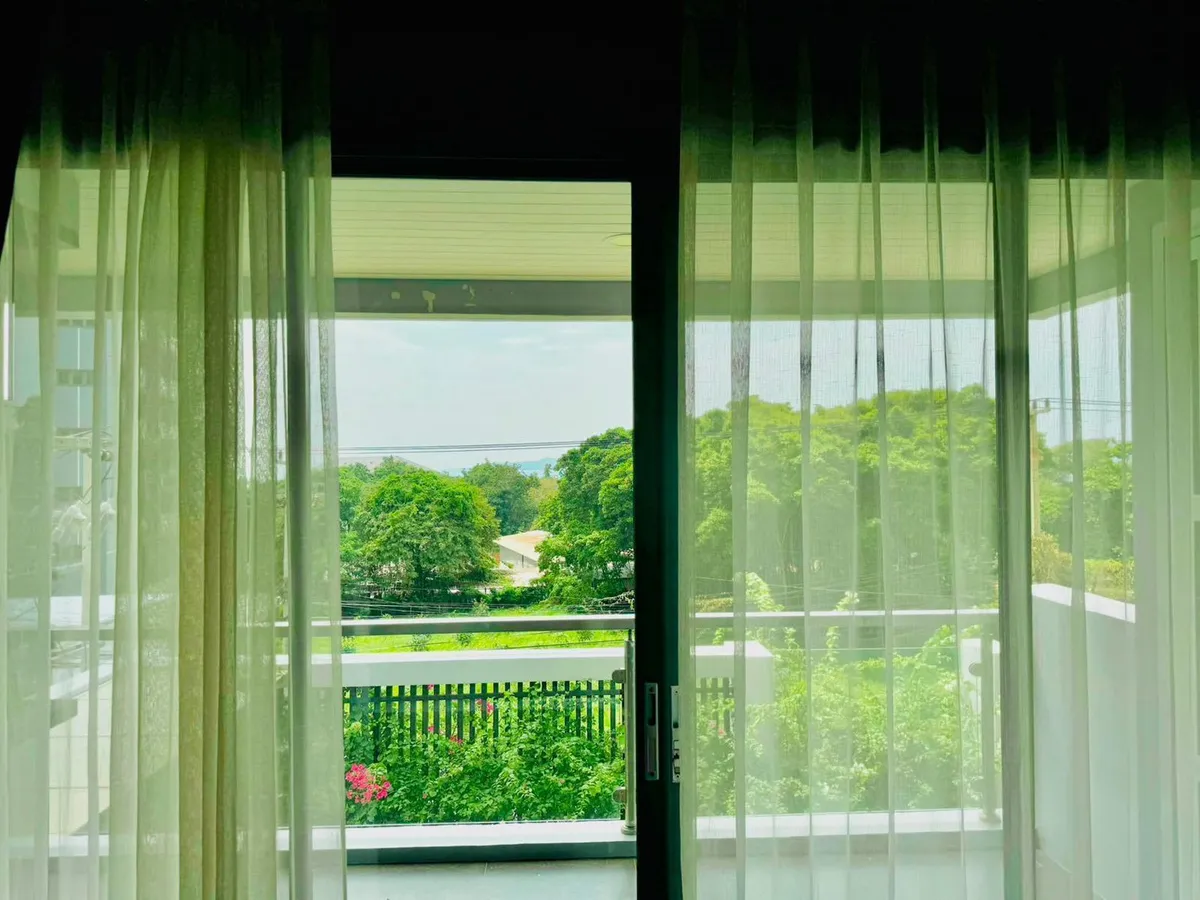 Condo for rent at Saint Senate photo 17