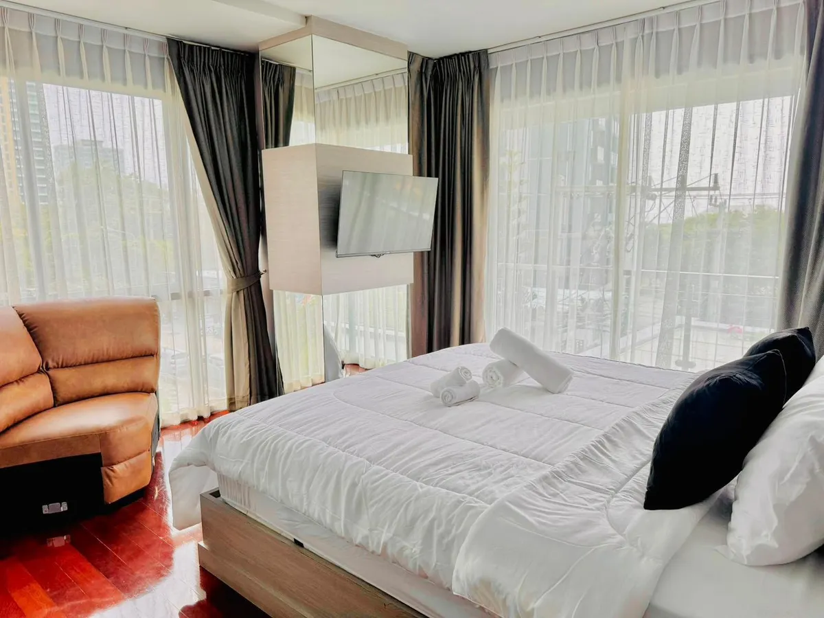 Condo for rent at Saint Senate photo 5