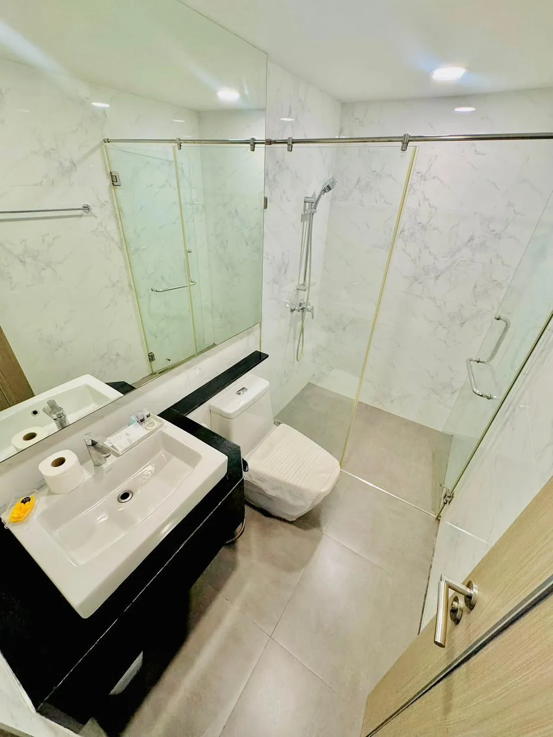 Condo for rent at Saint Senate