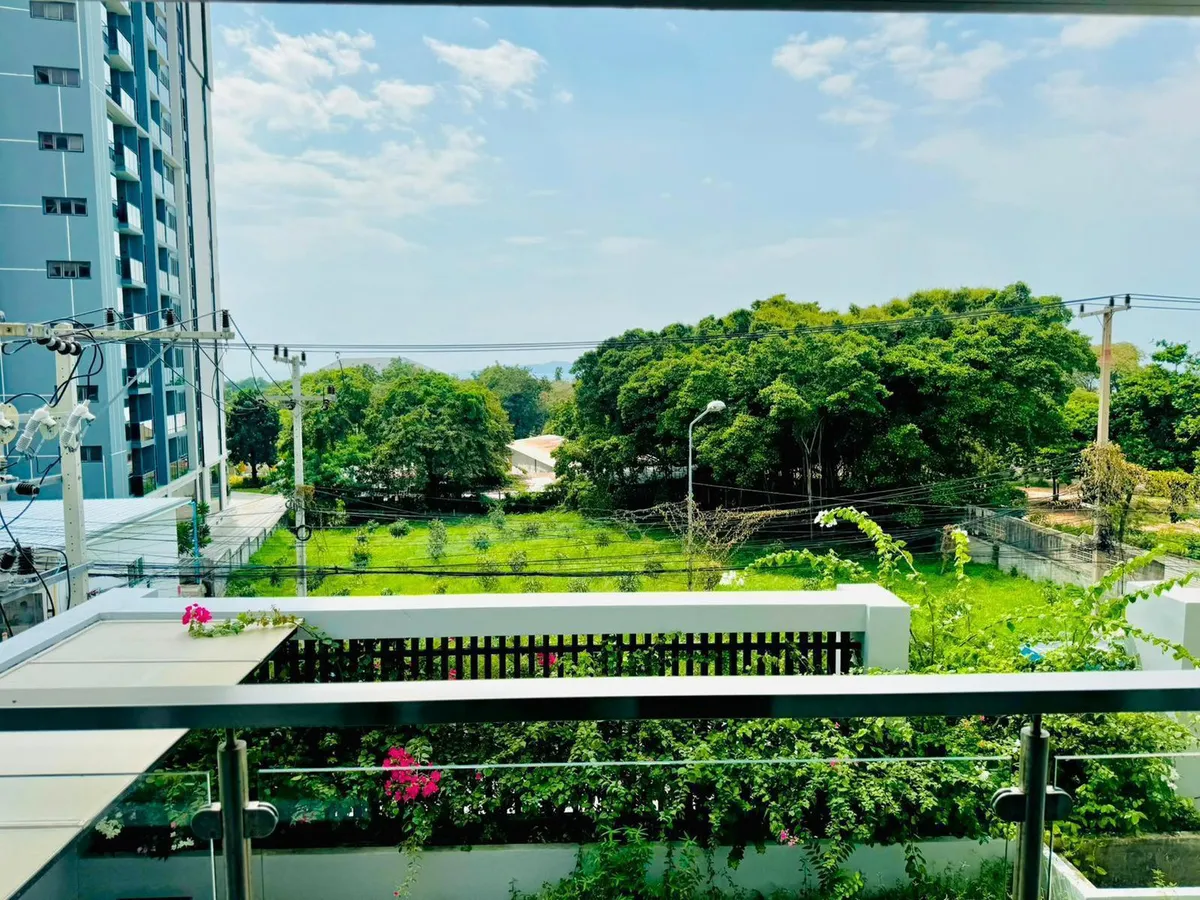 Condo for rent at Saint Senate photo 11