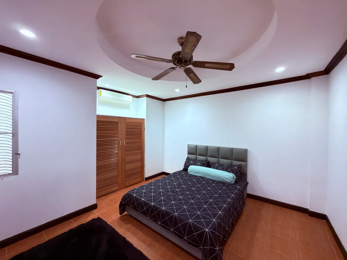 Bright & Spacious Renovated 2 Bedroom 1 Bathroom 81 SQM For Sale in Jomtien photo 9