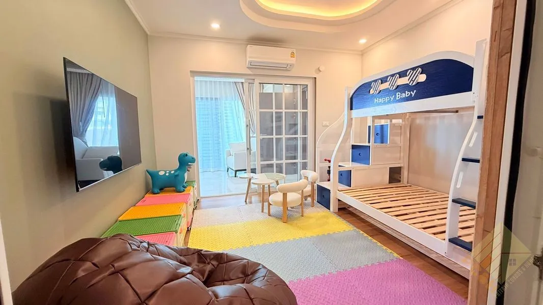 Beachfront 2 Bedroom Condo for Sale in Jomtien photo 13