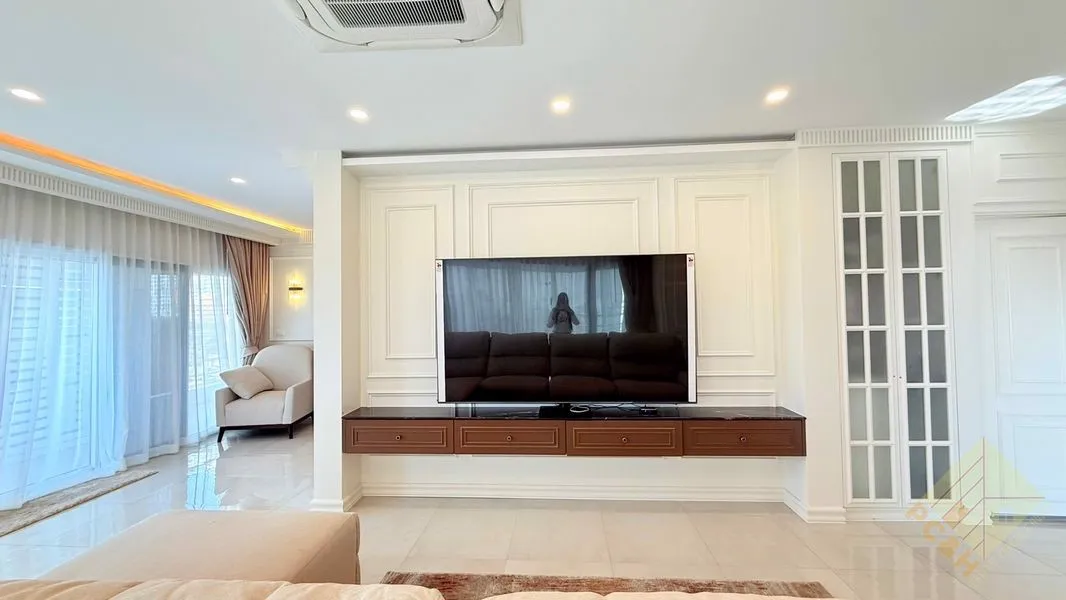 Beachfront 2 Bedroom Condo for Sale in Jomtien photo 4