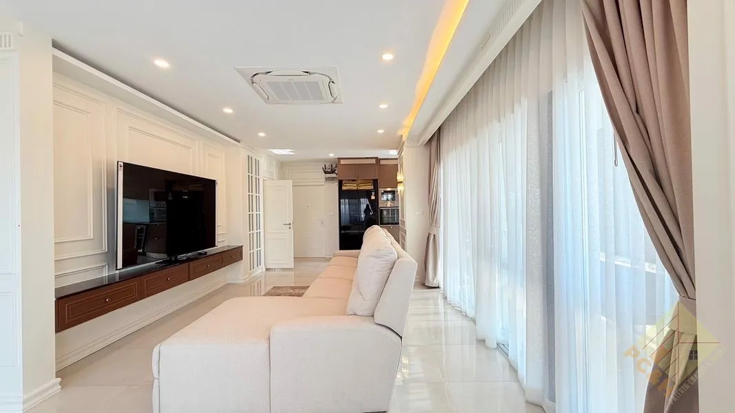 Beachfront 2 Bedroom Condo for Sale in Jomtien