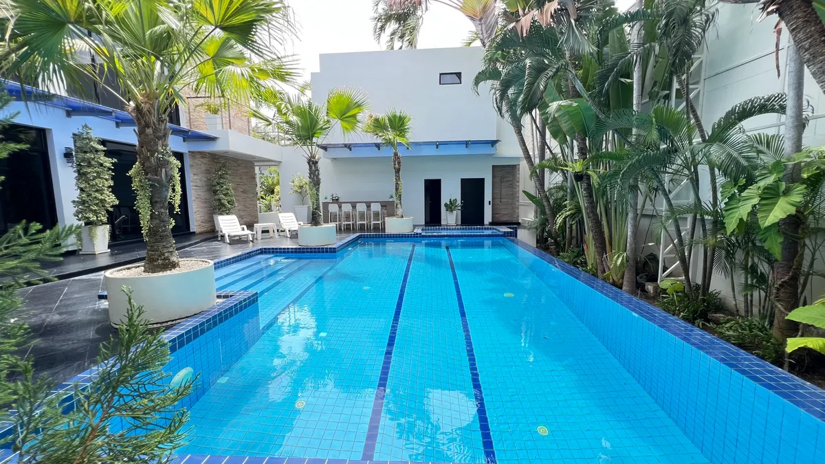 LUXURY 2-STOREY PRIVATE POOL VILLA FOR SALE 2-storey private pool villa 8 Bedrooms in South pattaya
