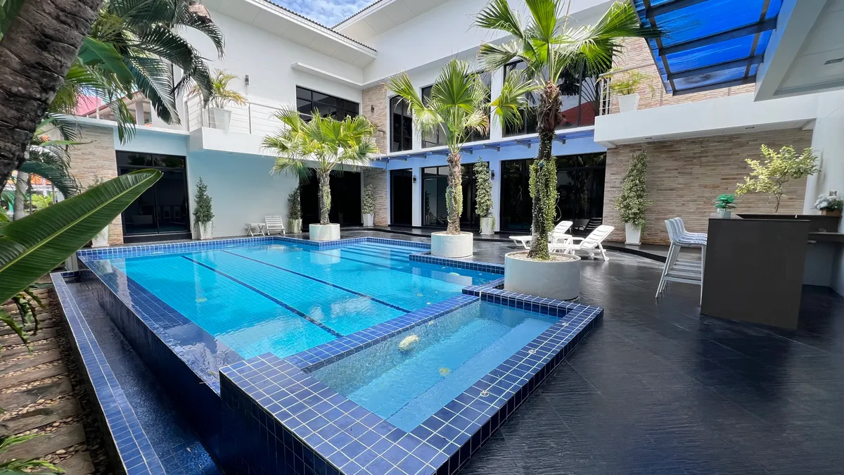 LUXURY 2-STOREY PRIVATE POOL VILLA FOR SALE  2-storey private pool villa 8 Bedrooms in South pattaya
