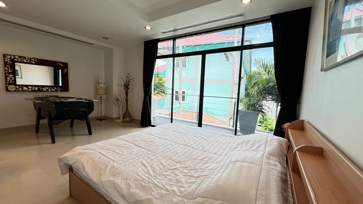 LUXURY 2-STOREY PRIVATE POOL VILLA FOR SALE 2-storey private pool villa 8 Bedrooms in South pattaya photo 15