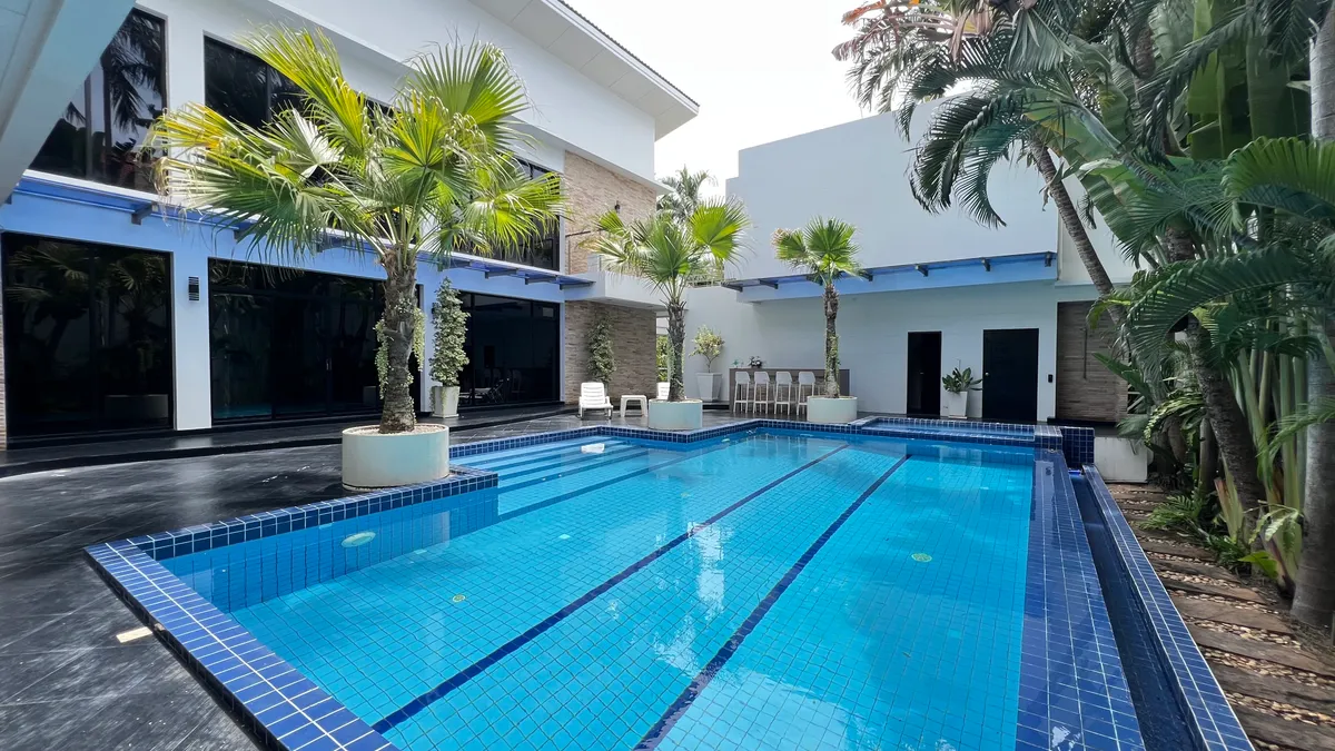 LUXURY 2-STOREY PRIVATE POOL VILLA FOR SALE 2-storey private pool villa 8 Bedrooms in South pattaya photo 3