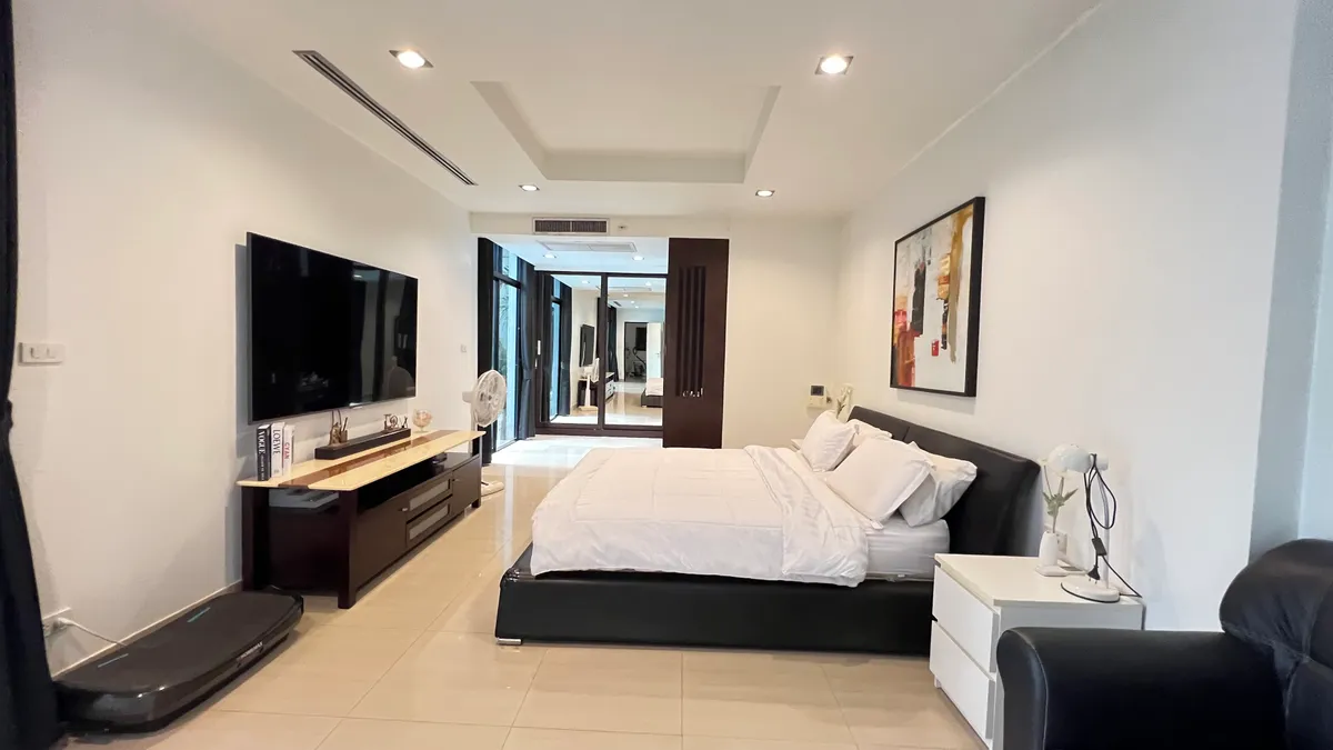 LUXURY 2-STOREY PRIVATE POOL VILLA FOR SALE 2-storey private pool villa 8 Bedrooms in South pattaya photo 6