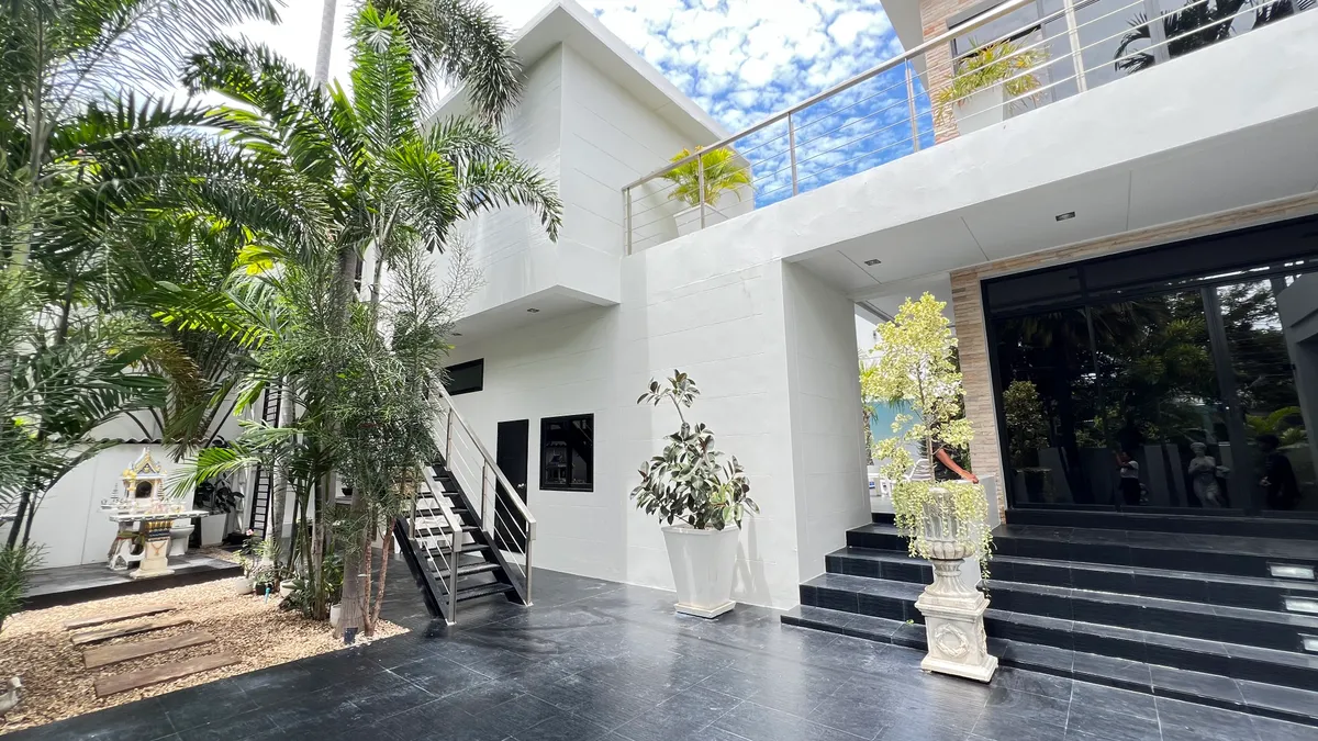 LUXURY 2-STOREY PRIVATE POOL VILLA FOR SALE 2-storey private pool villa 8 Bedrooms in South pattaya photo 11