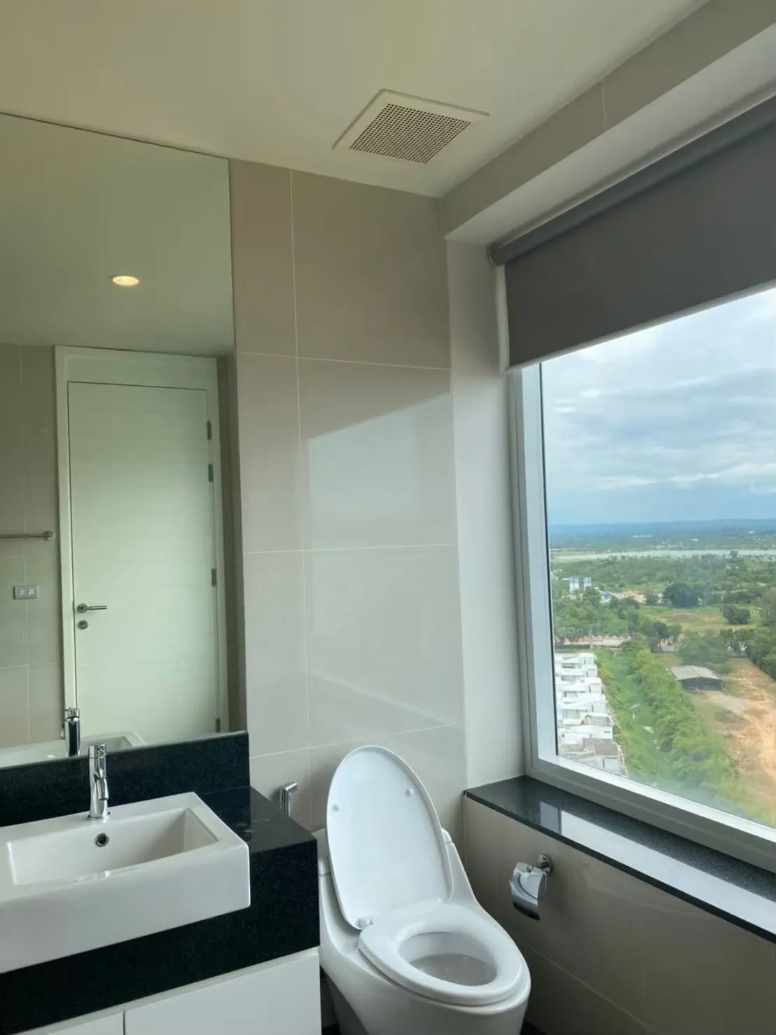 Beachfront corner unit 2 bedrooms 2 bathrooms in Na Jomtien for RENT photo 4