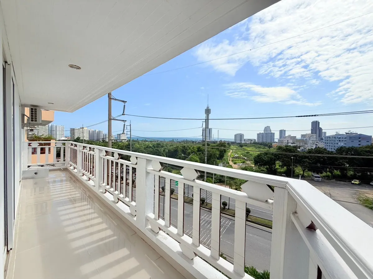 Newly Renovated 3 Bedrooms 2 Bathroom Condo for Sale