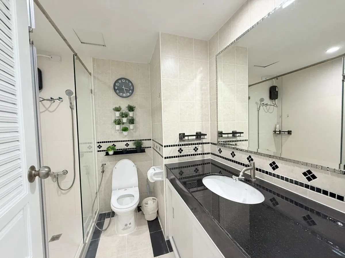 Newly Renovated 3 Bedrooms 2 Bathroom Condo for Sale photo 19