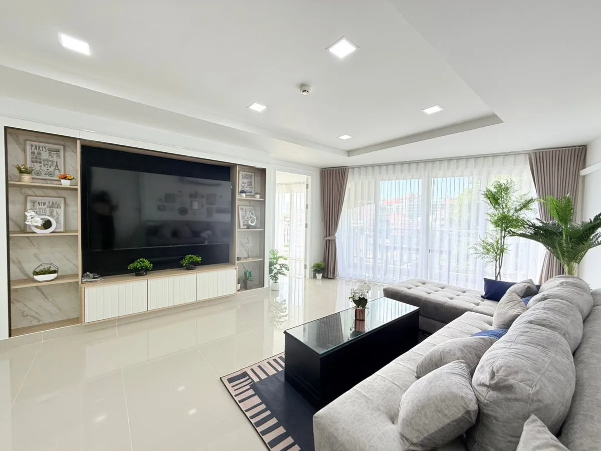 Newly Renovated 3 Bedrooms 2 Bathroom Condo for Sale photo 2