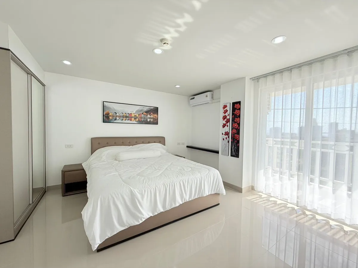 Newly Renovated 3 Bedrooms 2 Bathroom Condo for Sale photo 7
