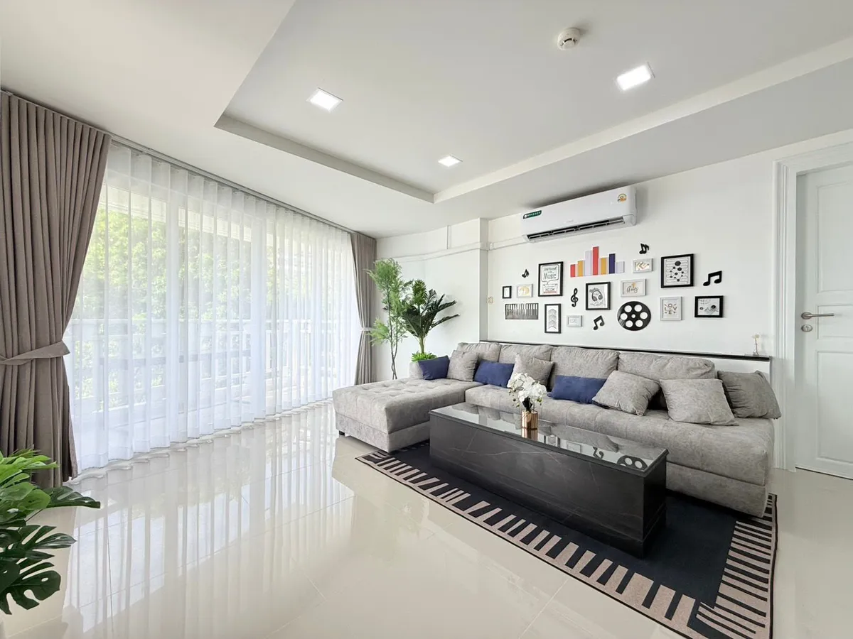 Newly Renovated 3 Bedrooms 2 Bathroom Condo for Sale photo 3