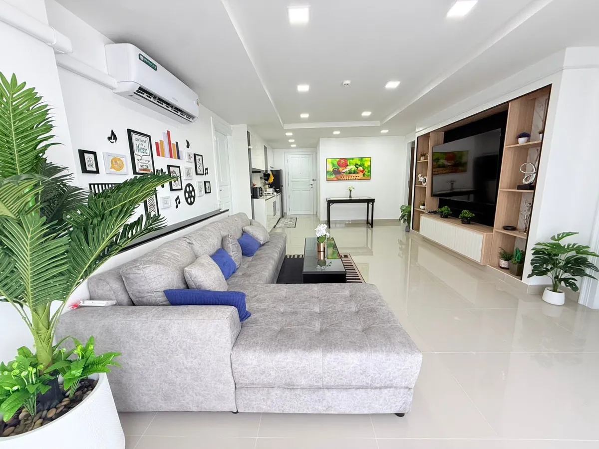 Newly Renovated 3 Bedrooms 2 Bathroom Condo for Sale photo 5