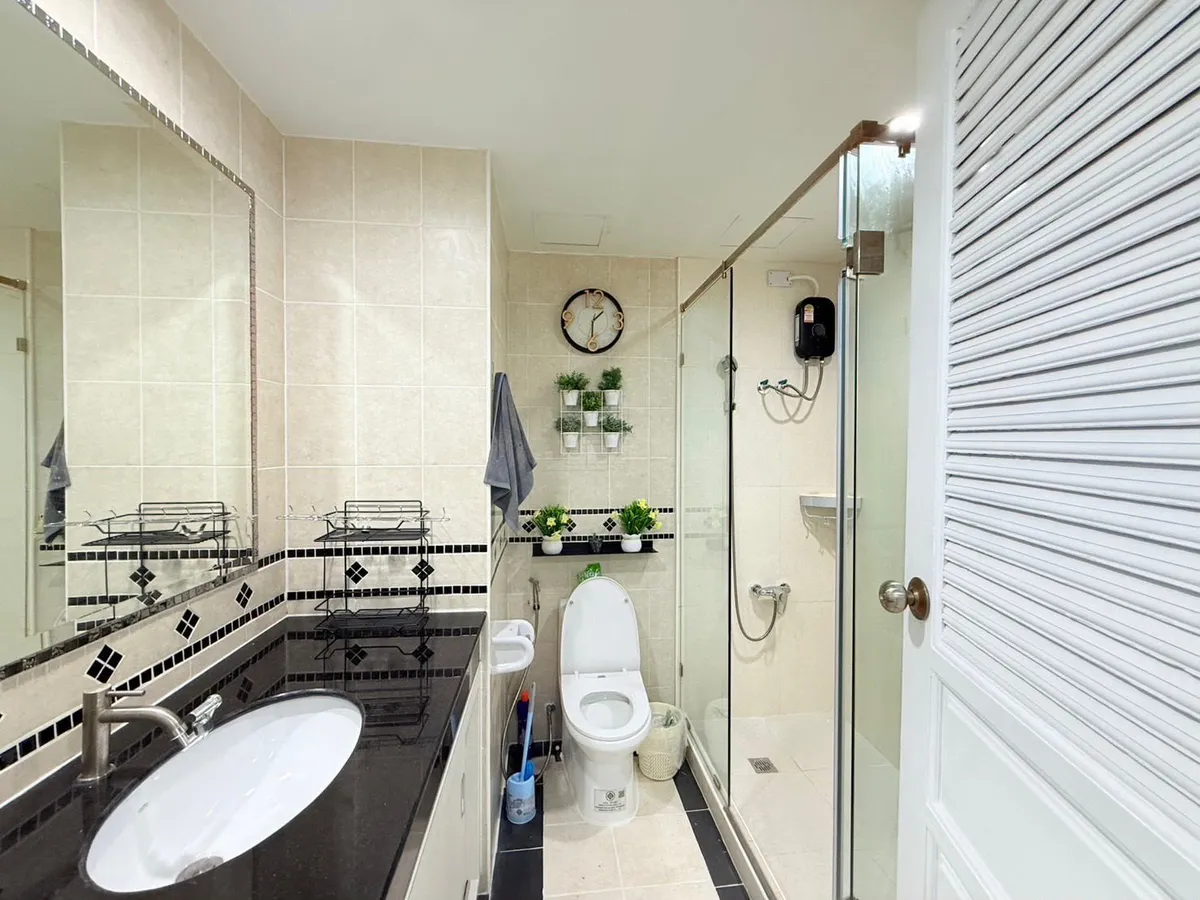Newly Renovated 3 Bedrooms 2 Bathroom Condo for Sale photo 12