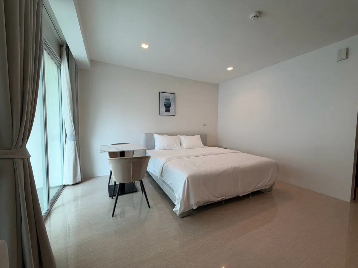 Stylish studio at The Elegance condo for sale photo 3