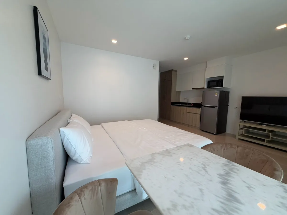 Stylish studio at The Elegance condo for sale photo 6