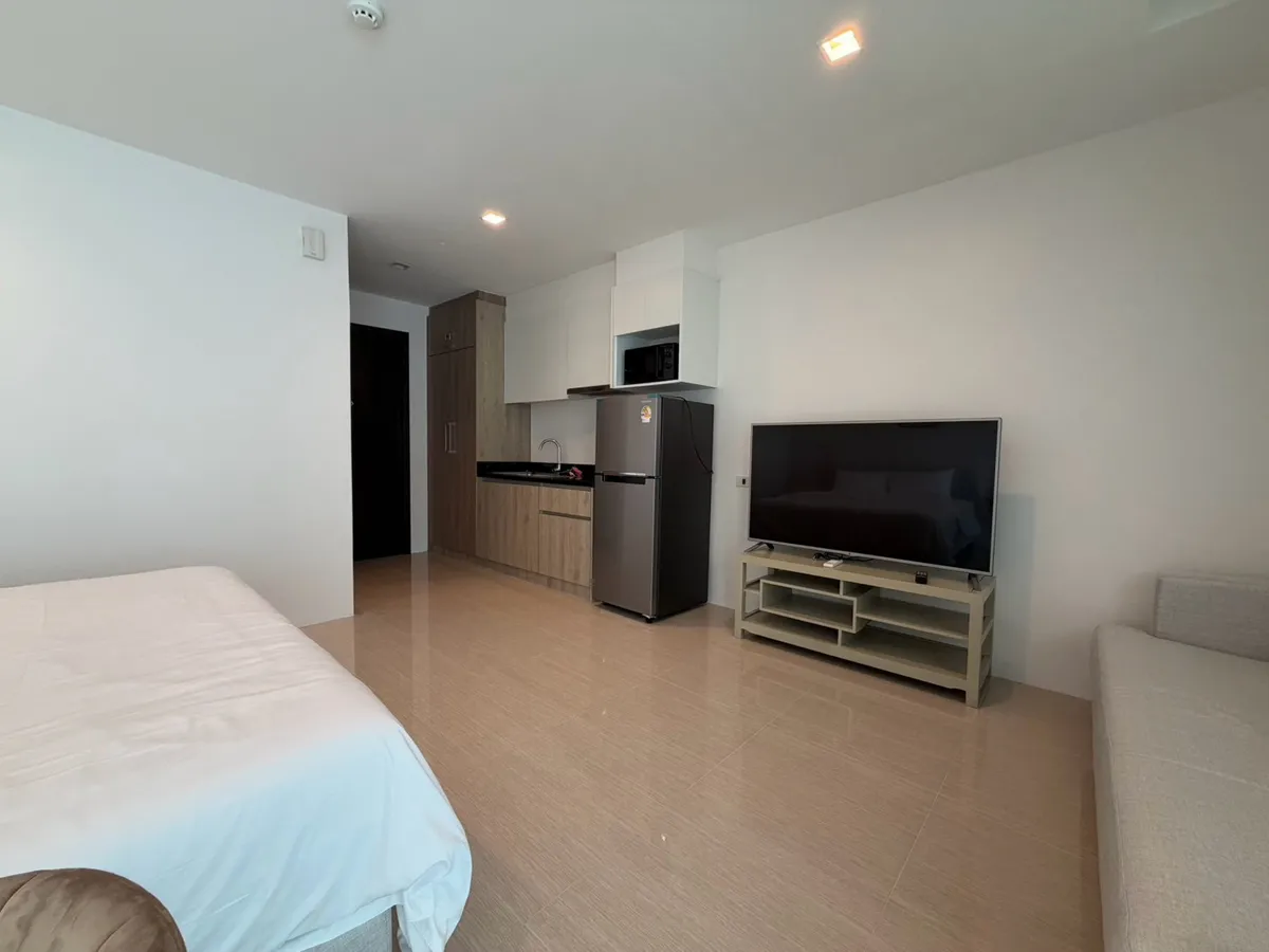 Stylish studio at The Elegance condo for sale photo 7