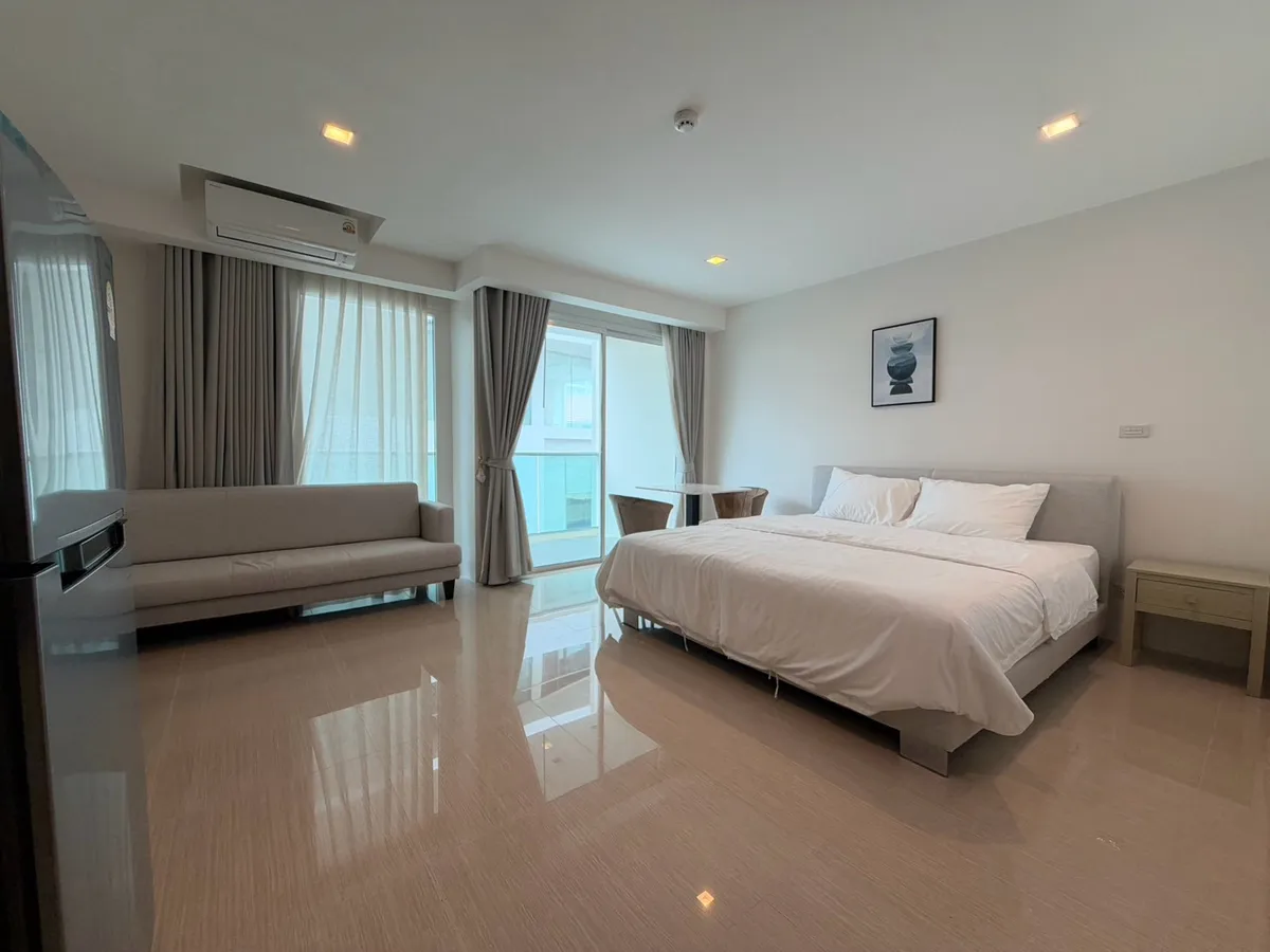 Stylish studio at The Elegance condo for sale