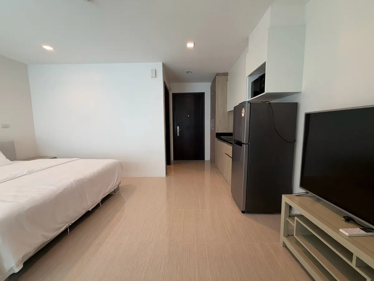 Stylish studio at The Elegance condo for sale photo 4