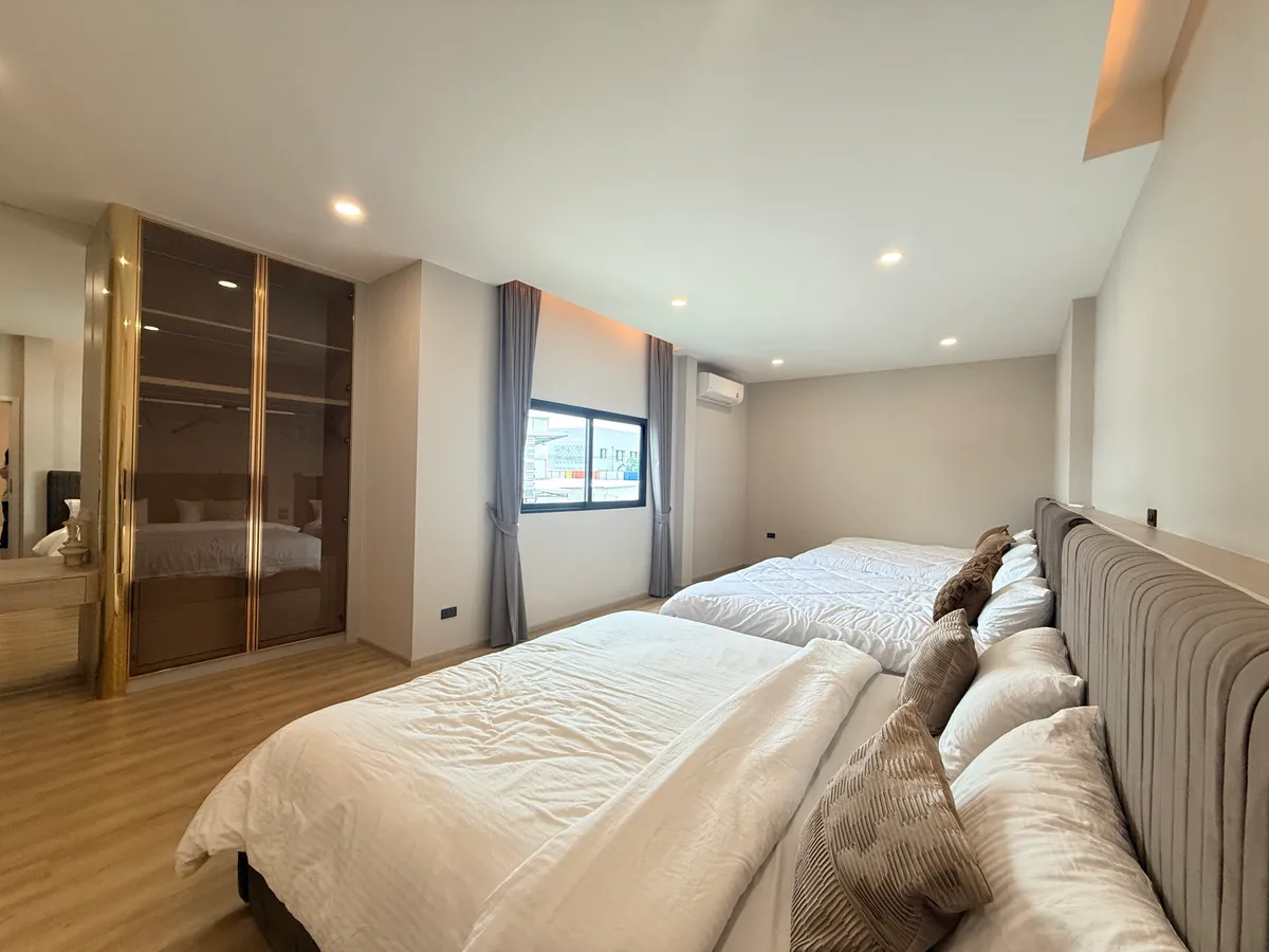 Beautiful corner villa with private pool, offering privacy, comfort, and excellent rental potential. photo 18