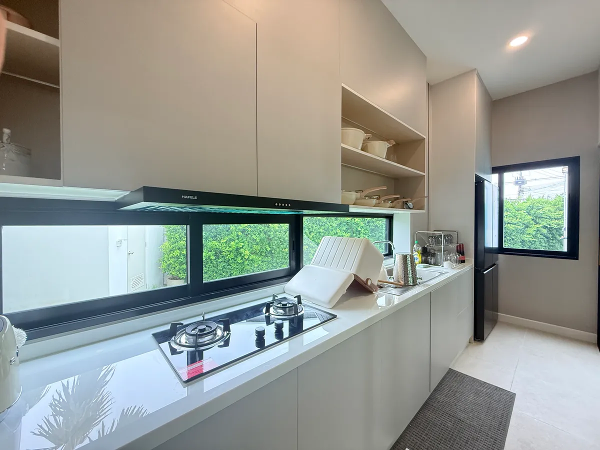 Beautiful corner villa with private pool, offering privacy, comfort, and excellent rental potential. photo 7