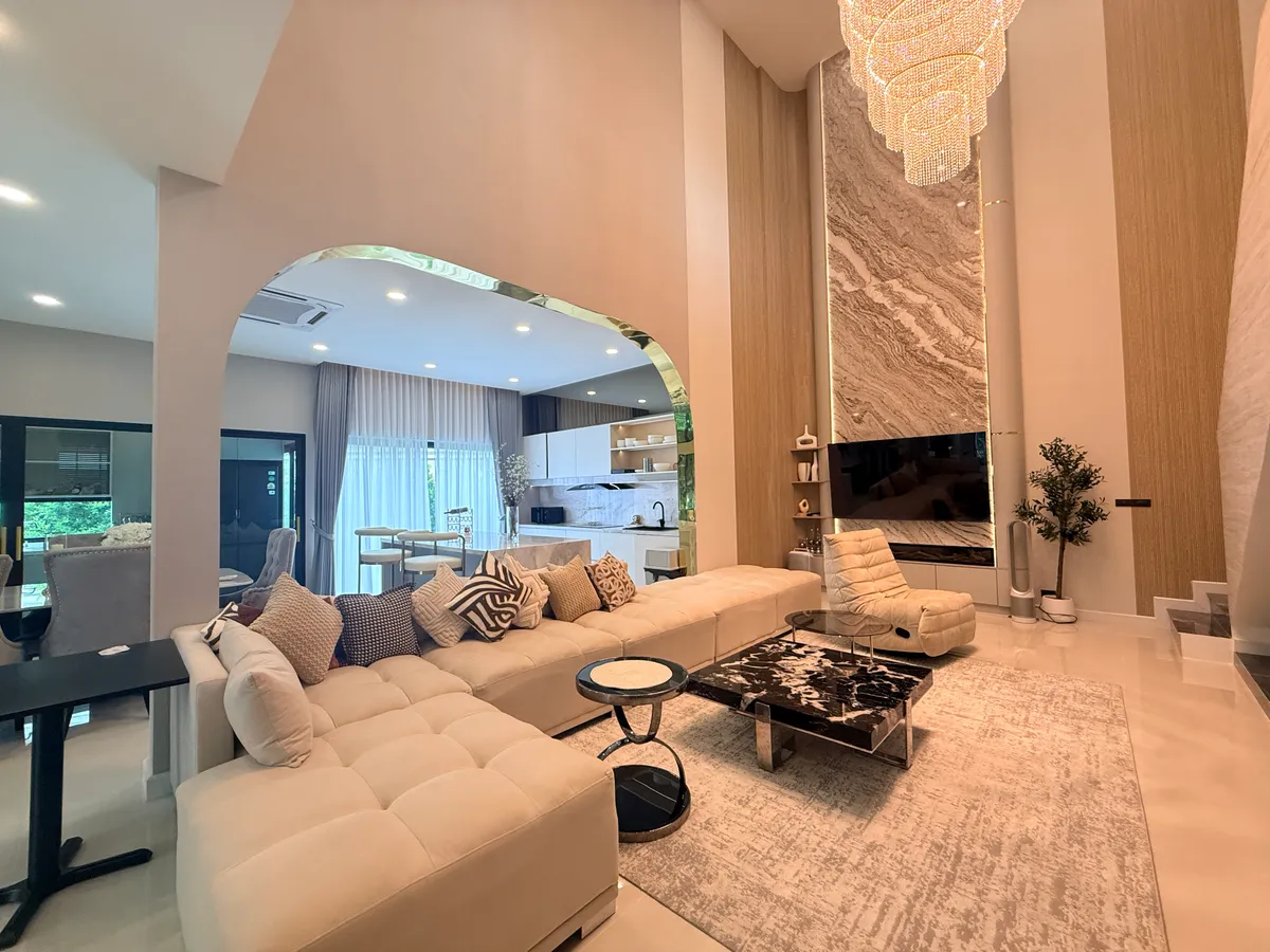 Beautiful corner villa with private pool, offering privacy, comfort, and excellent rental potential. photo 5
