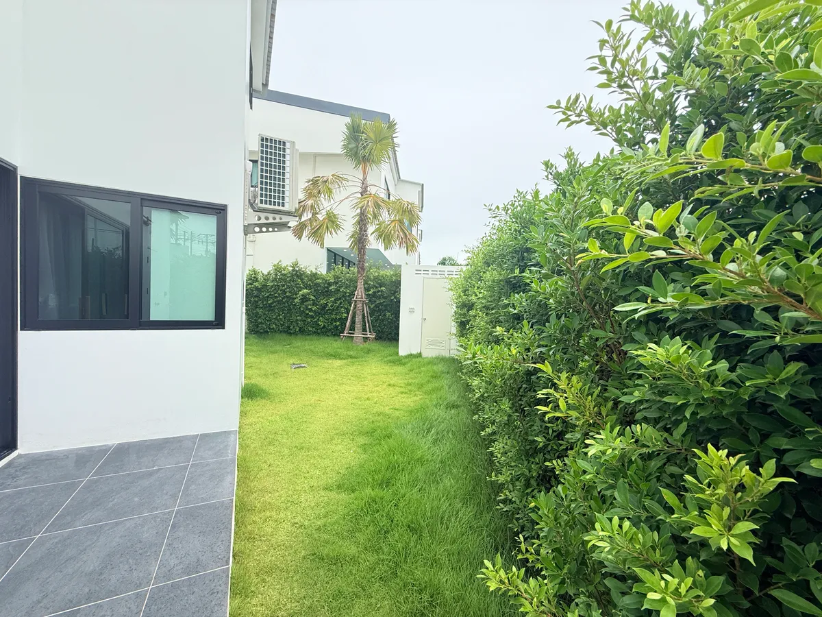 Beautiful corner villa with private pool, offering privacy, comfort, and excellent rental potential. photo 3