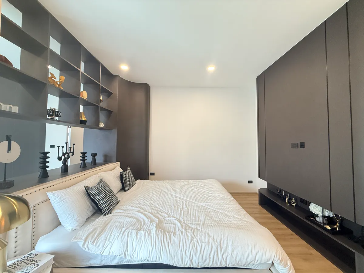 Beautiful corner villa with private pool, offering privacy, comfort, and excellent rental potential. photo 22