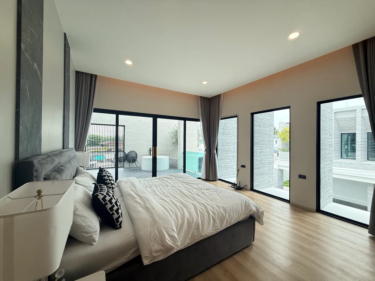 Beautiful corner villa with private pool, offering privacy, comfort, and excellent rental potential. photo 9