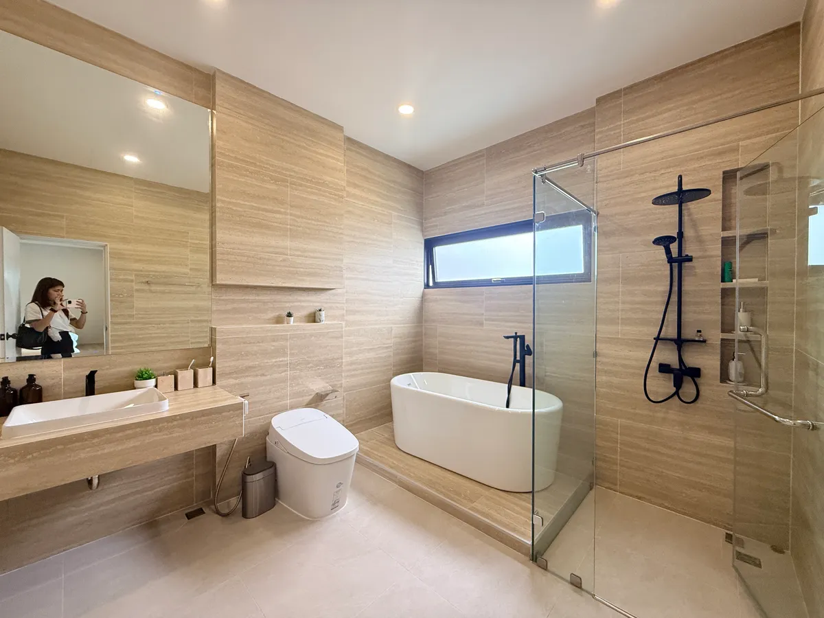Beautiful corner villa with private pool, offering privacy, comfort, and excellent rental potential. photo 21