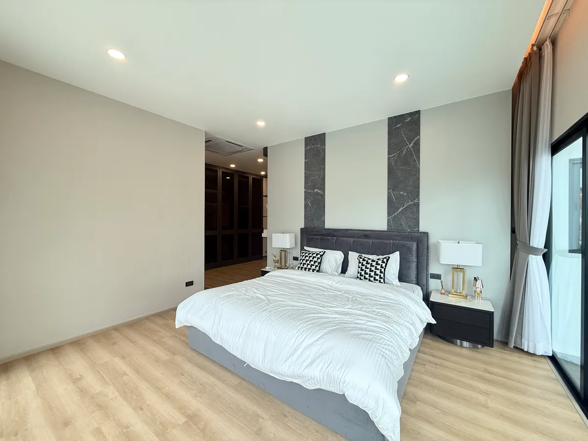 Beautiful corner villa with private pool, offering privacy, comfort, and excellent rental potential. photo 10