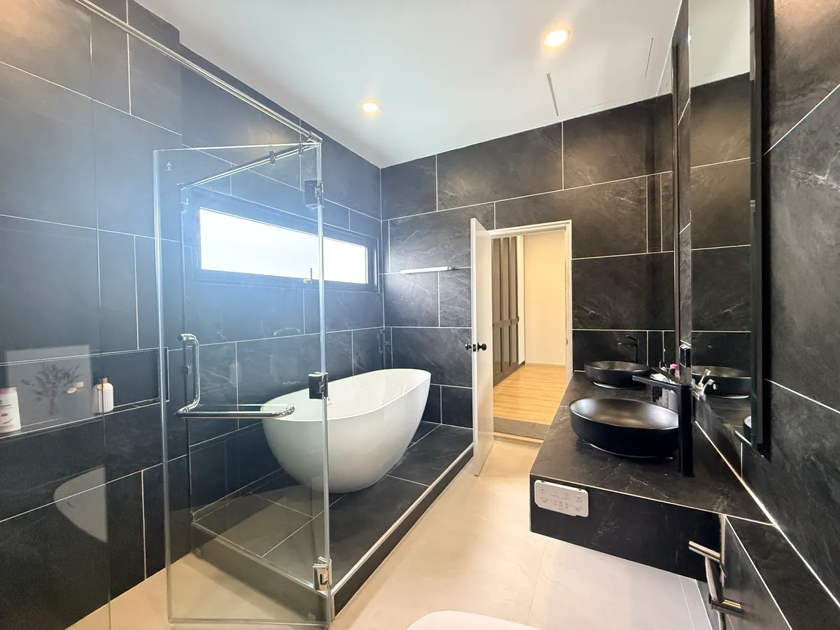 Beautiful corner villa with private pool, offering privacy, comfort, and excellent rental potential. photo 13
