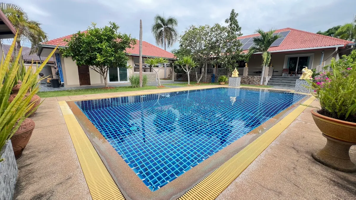 Pool villa 4 Bedrooms 3 Bathrooms in Mapprachan