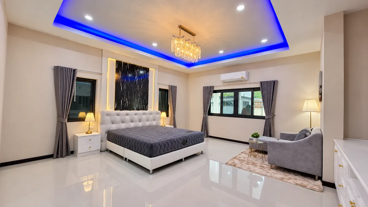 Luxury 4-Bedroom Pool Villa with Guesthouse, 100m from Mabprachan Lake. photo 23