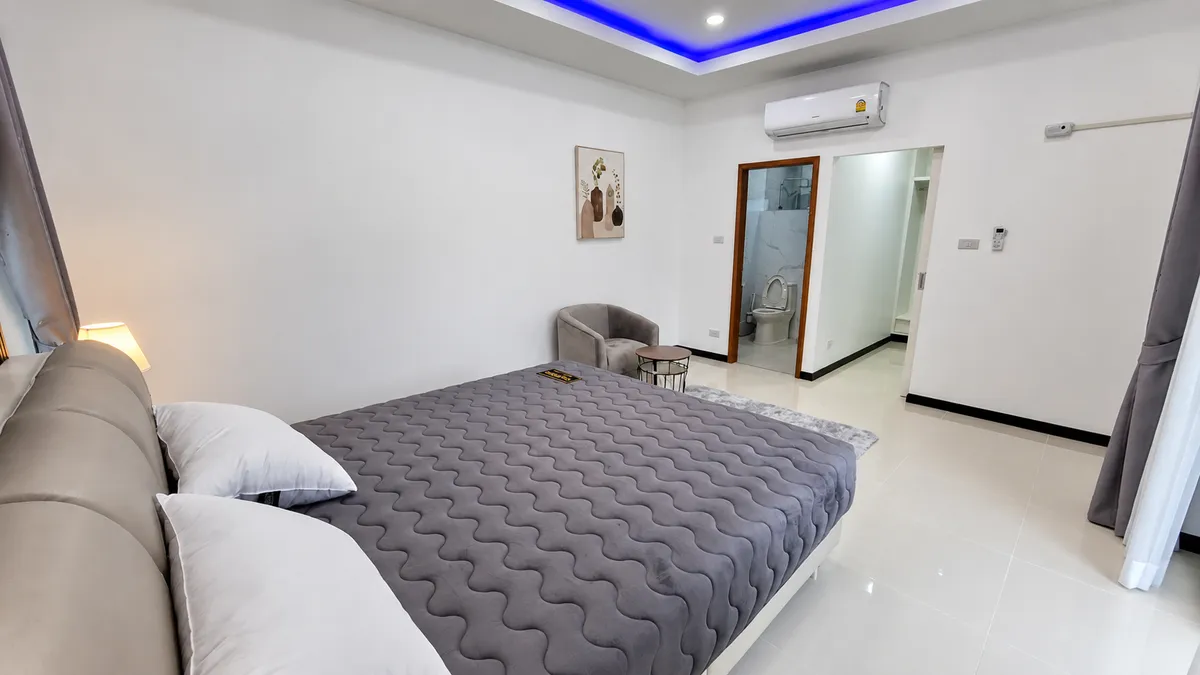 Luxury 4-Bedroom Pool Villa with Guesthouse, 100m from Mabprachan Lake. photo 32
