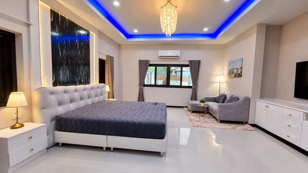 Luxury 4-Bedroom Pool Villa with Guesthouse, 100m from Mabprachan Lake. photo 14