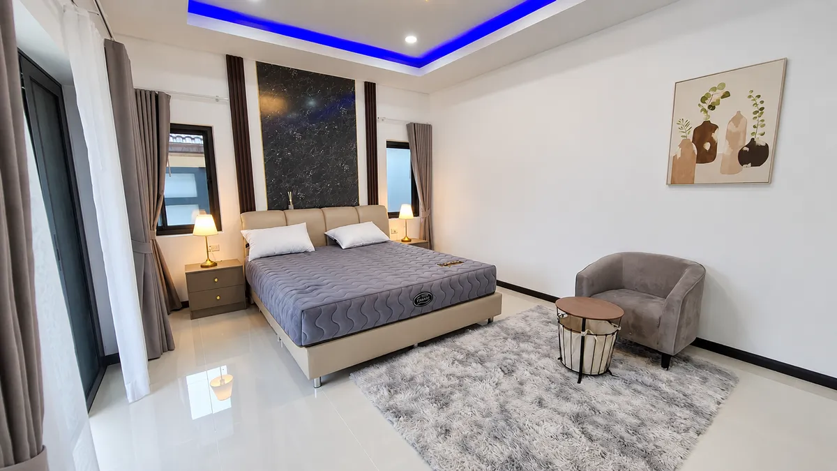 Luxury 4-Bedroom Pool Villa with Guesthouse, 100m from Mabprachan Lake. photo 33