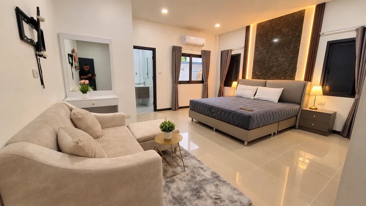 Luxury 4-Bedroom Pool Villa with Guesthouse, 100m from Mabprachan Lake. photo 15