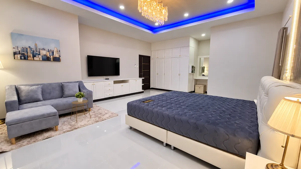 Luxury 4-Bedroom Pool Villa with Guesthouse, 100m from Mabprachan Lake. photo 22